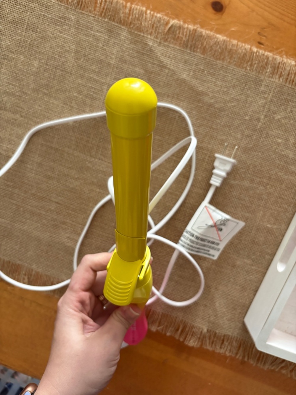 Beachwaver B1 Curling Wand - Picture 2 of 2